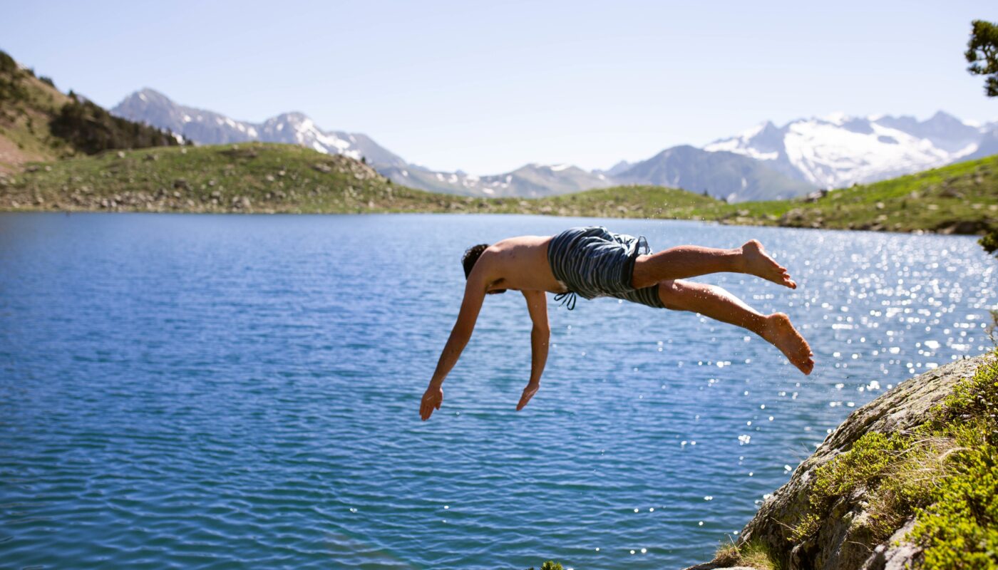 https://www.freepik.com/free-photo/male-jumping-into-lake-with-high-rocky-mountains_17247586.htm#fromView=search&page=1&position=2&uuid=3da0fd37-bb3d-4a82-84a4-ecce20d826e0&query=Base+Jumping+and+Extreme+Sports+in+Norway%E2%80%99s+Fjords