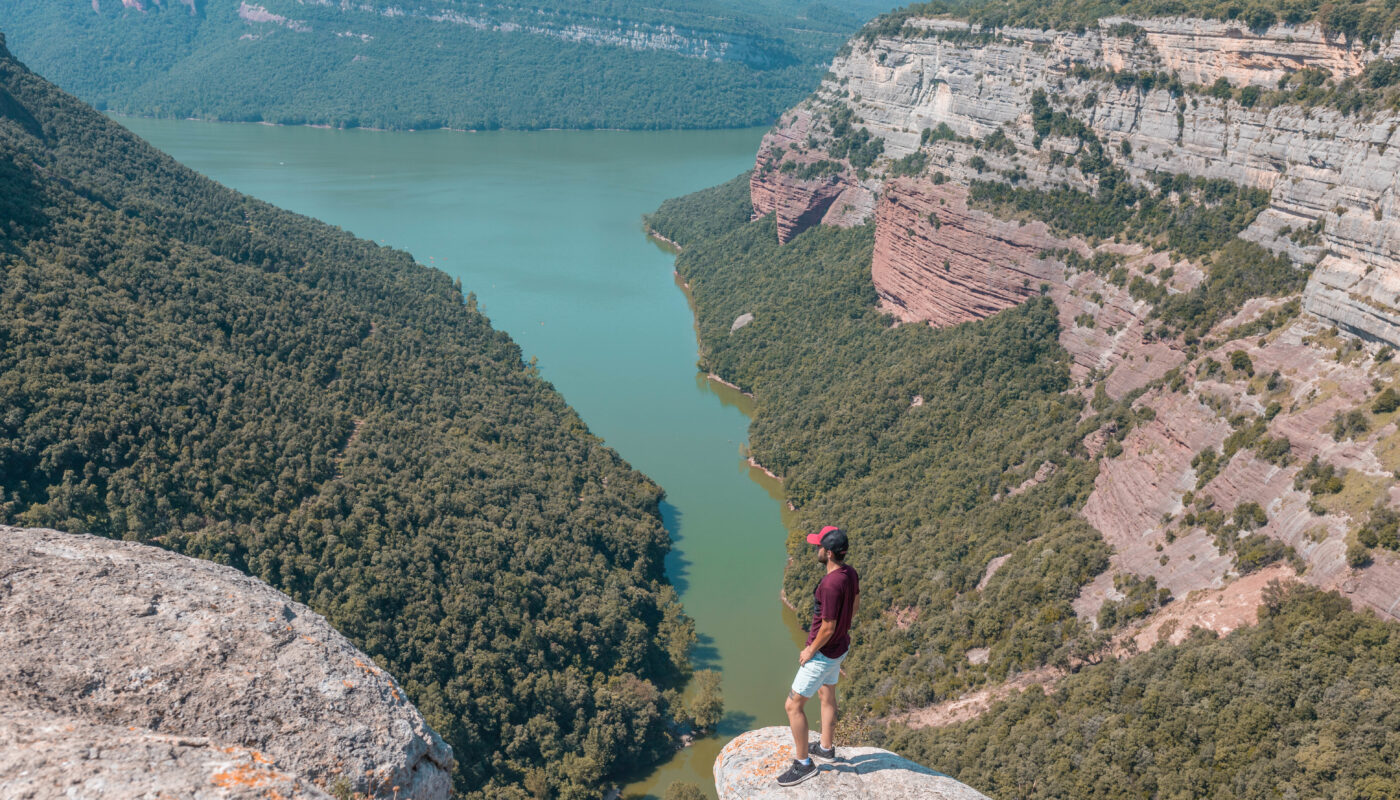 https://www.freepik.com/free-photo/young-male-enjoying-mesmerizing-scenery-morro-de-la-abeja-tavertet-catalonia-spain_19963983.htm#fromView=search&page=1&position=1&uuid=f74d4f5c-61db-41da-b059-e4eb8176c2ad&query=Preikestolen+%28Pulpit+Rock%29%3A+Is+It+Worth+the+Hike%3F