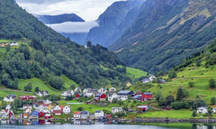 https://pixabay.com/photos/norway-fjord-aulandsfjord-undredal-5259557/