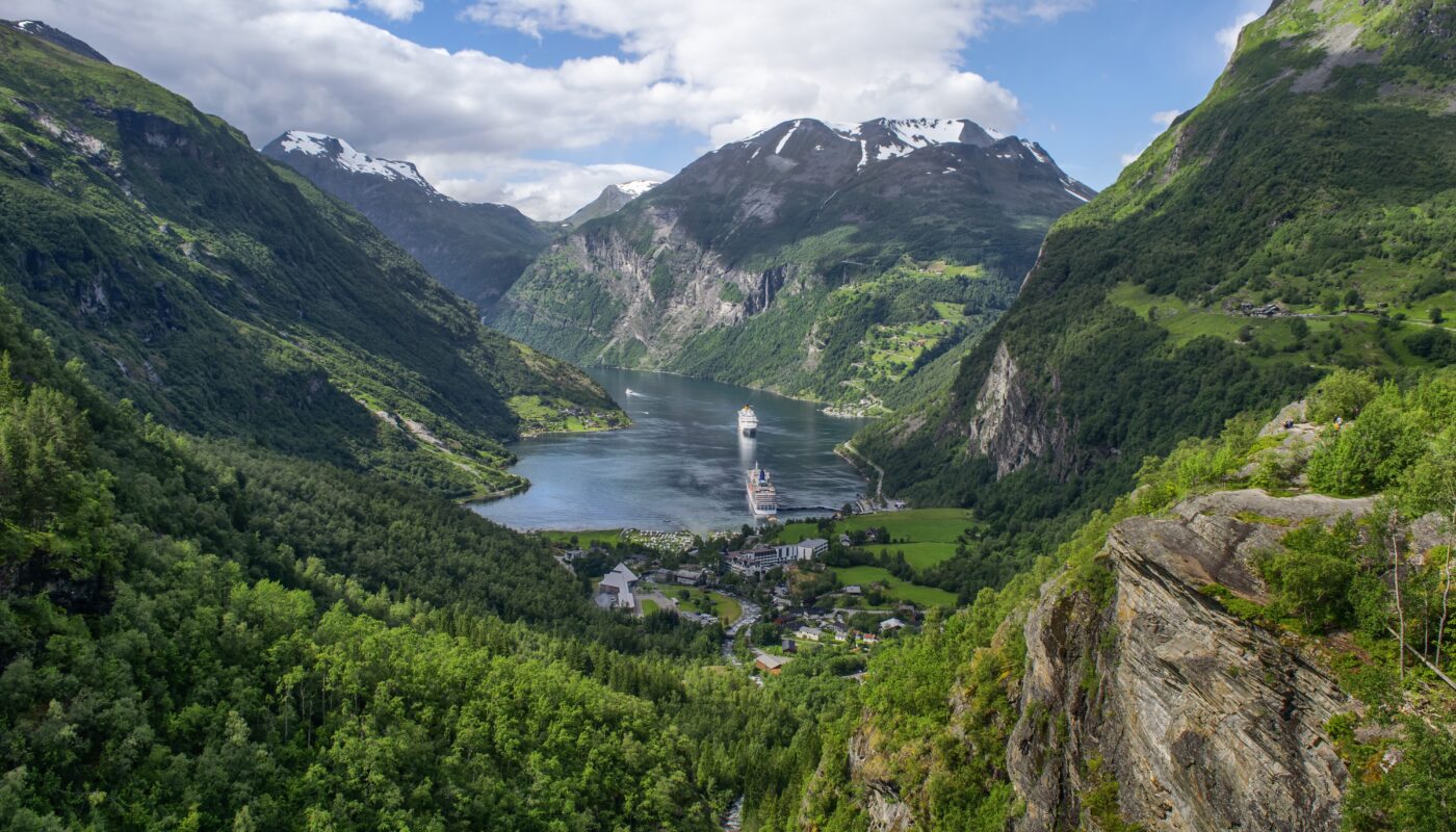 https://pixabay.com/photos/landscape-fjords-norway-moutains-4933256/