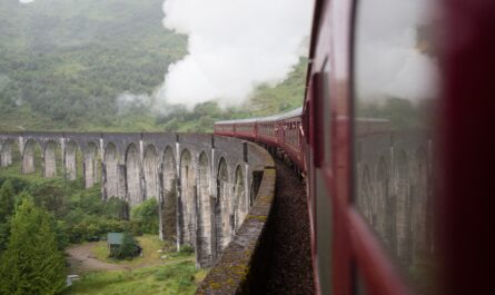 https://pixabay.com/photos/train-monument-scotland-jacobite-4362166/