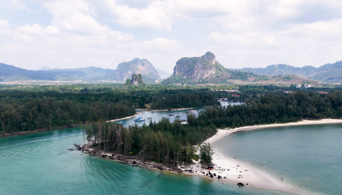 https://www.magnific.com/free-photo/aerial-view-tropical-coastline-with-mountains-bay_427586333.htm#fromView=search&page=2&position=23&uuid=425b9315-3457-4a3e-8c02-b9d967671de4&query=The+Most+Instagrammable+Fjord+Locations+%28And+How+to+Avoid+Crowds%29
