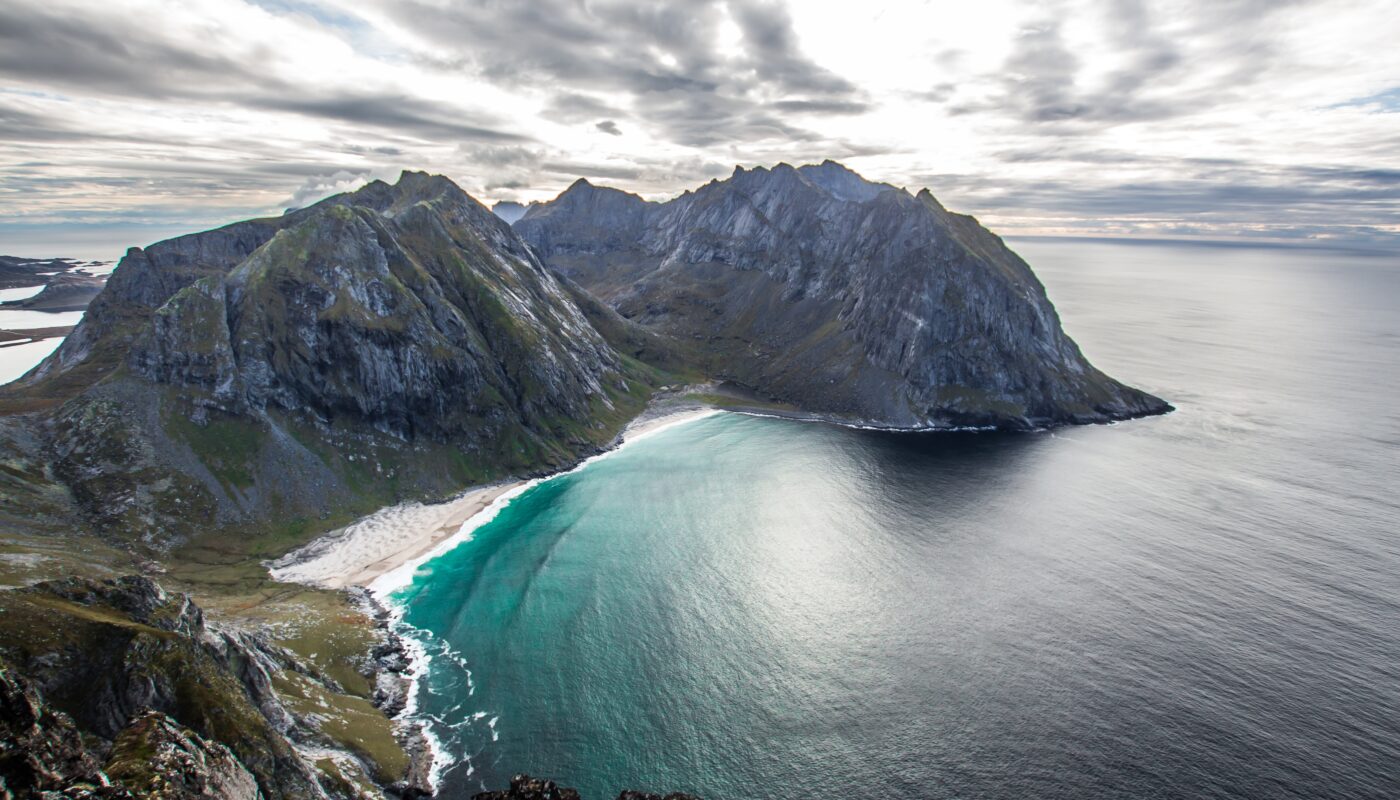 https://www.magnific.com/free-photo/beautiful-aerial-shot-sea-with-mountains_7678617.htm#fromView=search&page=2&position=10&uuid=f96fde3b-2514-4550-9159-df2dd6737bcf&query=The+Most+Underrated+Fjord+Landscapes+in+North+America
