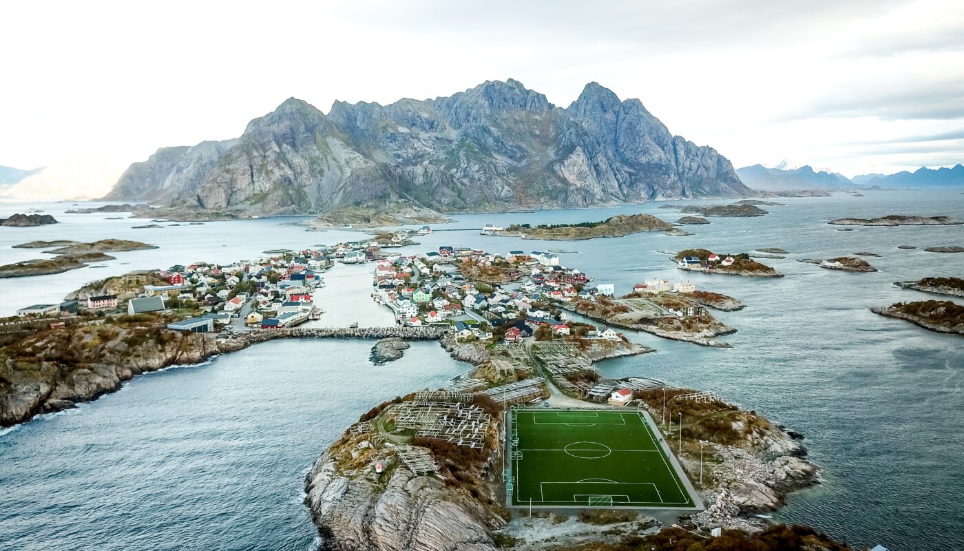 https://www.magnific.com/free-photo/beautiful-shot-football-pitch-norway_7677859.htm#fromView=search&page=1&position=7&uuid=8c832e5a-9e78-43f1-a498-f382cd197b99&query=Nordfjord+Travel+Guide%3A+A+Less+Crowded+Norwegian+Gem