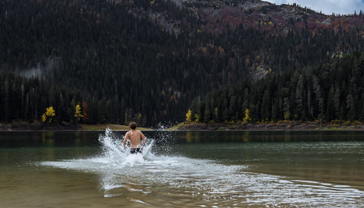https://www.magnific.com/free-photo/hardening-cold-water-man-bathes-lake-autumn-montenegro-durmitor-park_27148476.htm#fromView=search&page=1&position=0&uuid=1c558bf3-d0b6-4671-b329-1ed883646210&query=Kayaking+Milford+Sound%3A+What+It%E2%80%99s+Really+Like