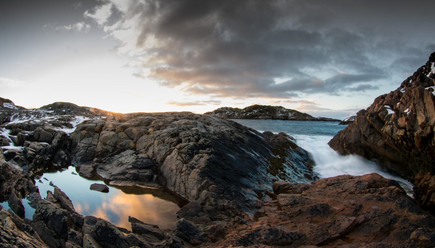 https://pixabay.com/photos/sea-water-fjord-outdoor-europe-4363362/