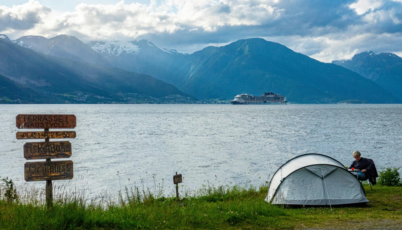 https://www.pexels.com/photo/camping-by-norwegian-fjord-with-cruise-ship-35493453/