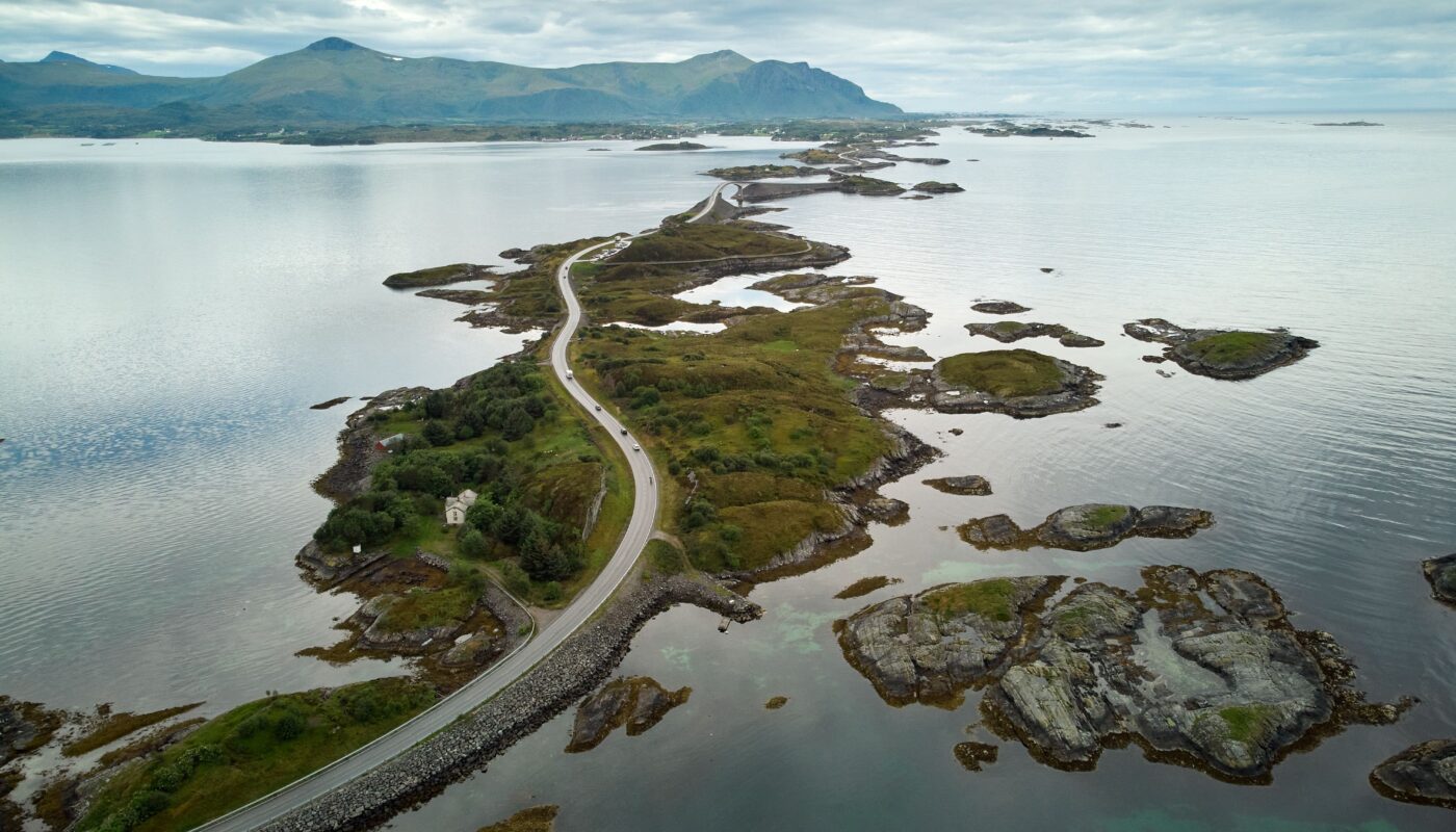 https://www.pexels.com/photo/aerial-view-of-the-atlantic-ocean-road-9290960/