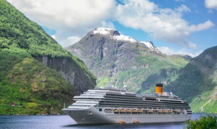 https://www.pexels.com/photo/cruise-ship-in-geiranger-fjord-scenic-view-33336580/