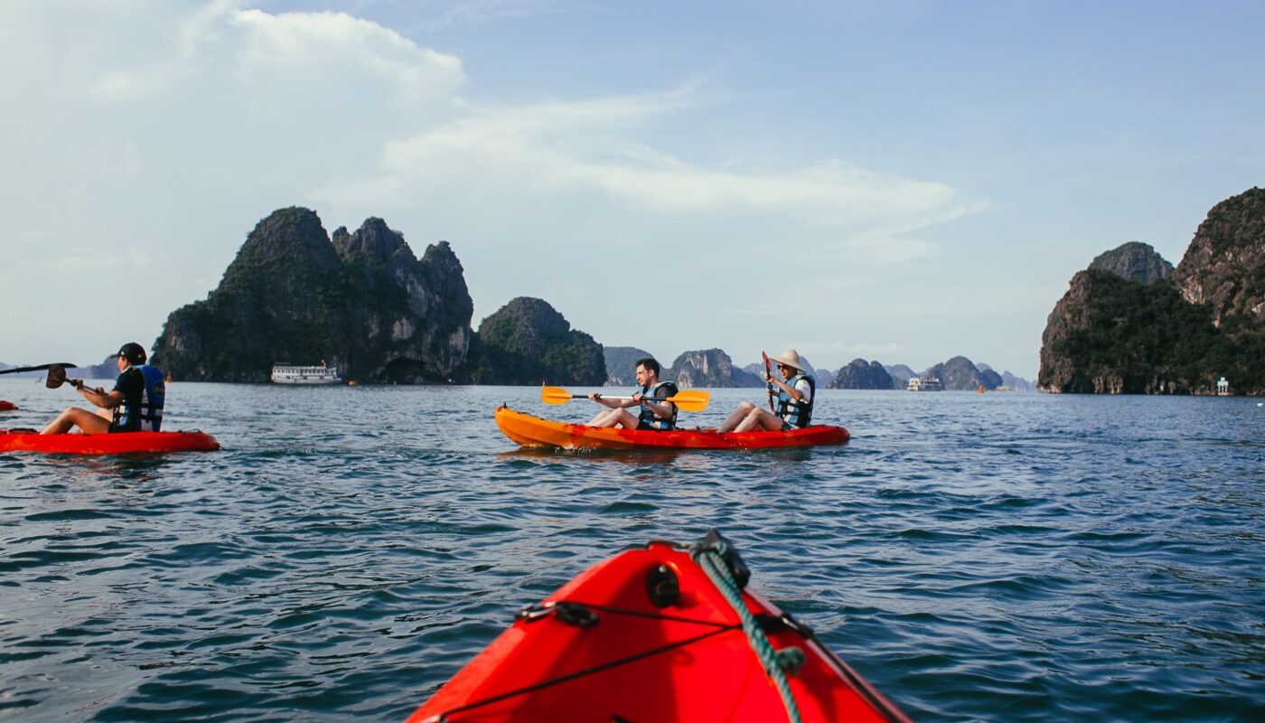 https://www.pexels.com/photo/people-kayaking-on-the-sea-5531585/