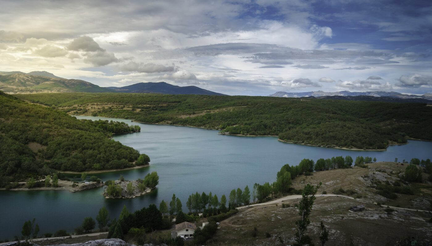 https://www.magnific.com/free-photo/aerial-shot-small-calm-lake-town-ruesga-located-spain_14807946.htm#fromView=search&page=1&position=13&uuid=27b308c6-0ae6-43e4-99b9-aad28574f889&query=Why+Fjords+Look+So+Unreal%3A+The+Geography+That+Creates+the+Magic