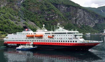 https://www.pexels.com/photo/nordnorge-passenger-ship-on-the-sea-near-a-mountain-5334308/
