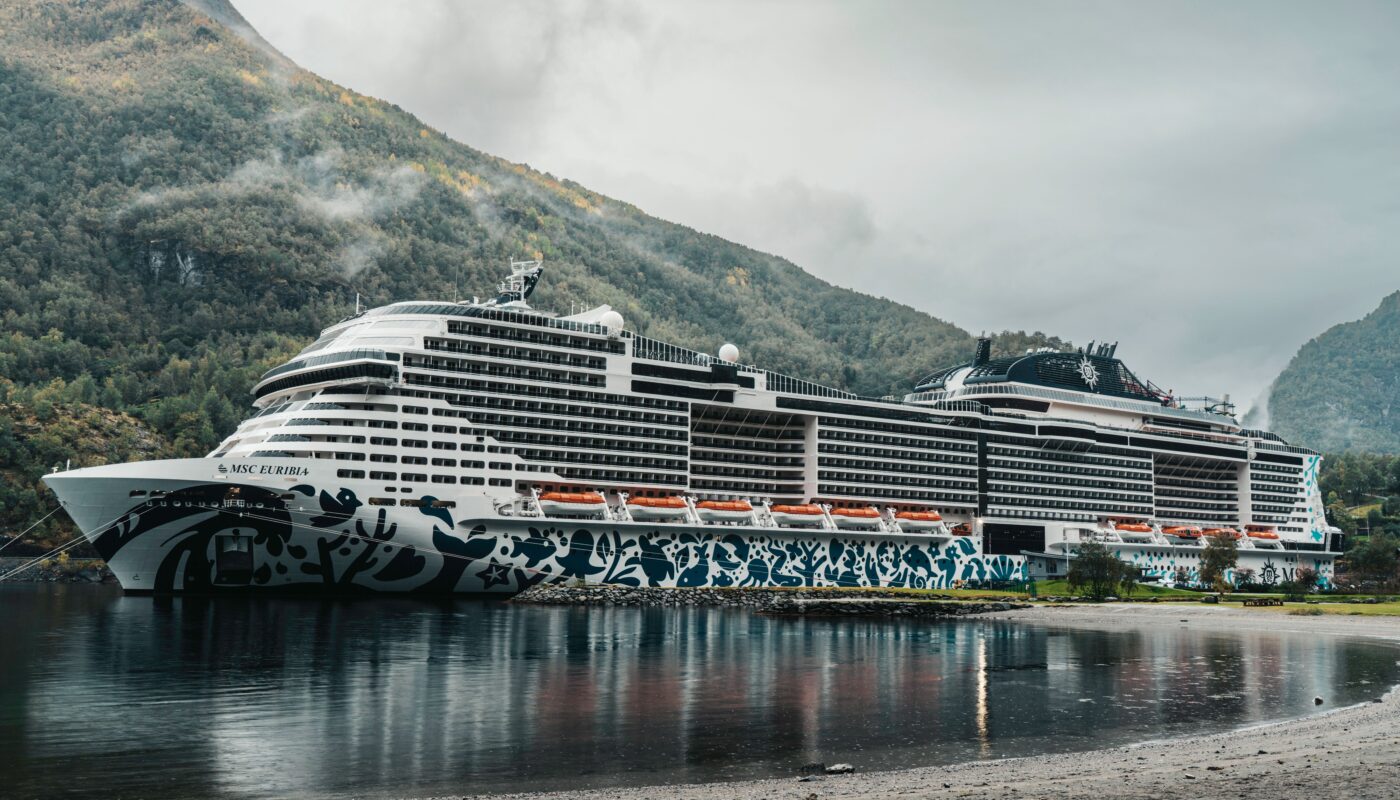https://www.pexels.com/photo/majestic-cruise-ship-in-norwegian-fjord-29553596/