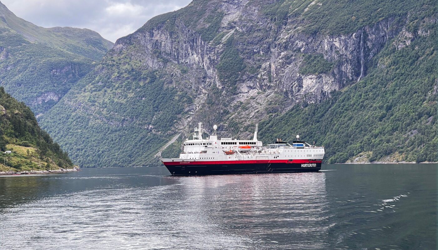 https://www.pexels.com/photo/cruise-ship-in-scenic-norwegian-fjords-34931862/