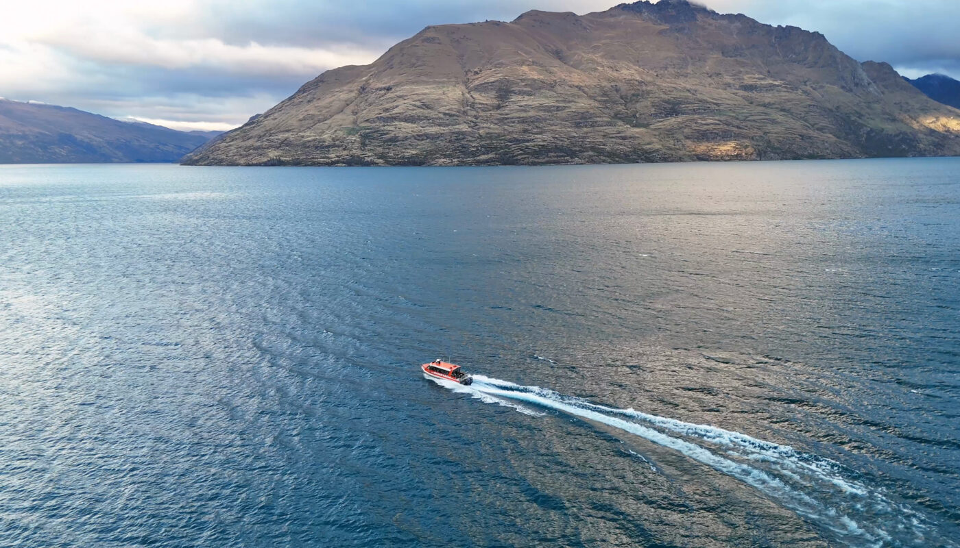 https://www.magnific.com/free-photo/aerial-view-boat-navigating-lake-wakatipu-with-mountain-backdrop_427597286.htm#fromView=search&page=1&position=25&uuid=8df60274-04b5-4aa4-b6b1-962ee9ee6ec0&query=RIB+Boat+Tours+in+Fjords%3A+Fast%2C+Fun%2C+and+Worth+It%3F