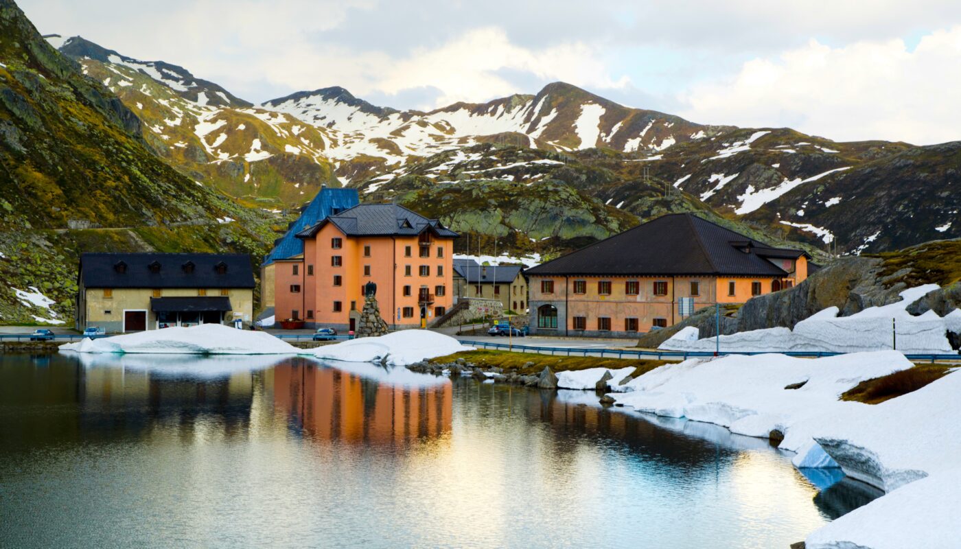 https://www.magnific.com/free-photo/high-angle-shot-some-houses-by-lake-near-snow-covered-mountains_10978944.htm#fromView=search&page=1&position=7&uuid=d950d7b3-5a6a-4f8e-ac8b-60dc52b21fa0&track=ais_hybrid&query=Hotels+vs+Cabins+vs+Airbnbs+in+Fjord+Regions
