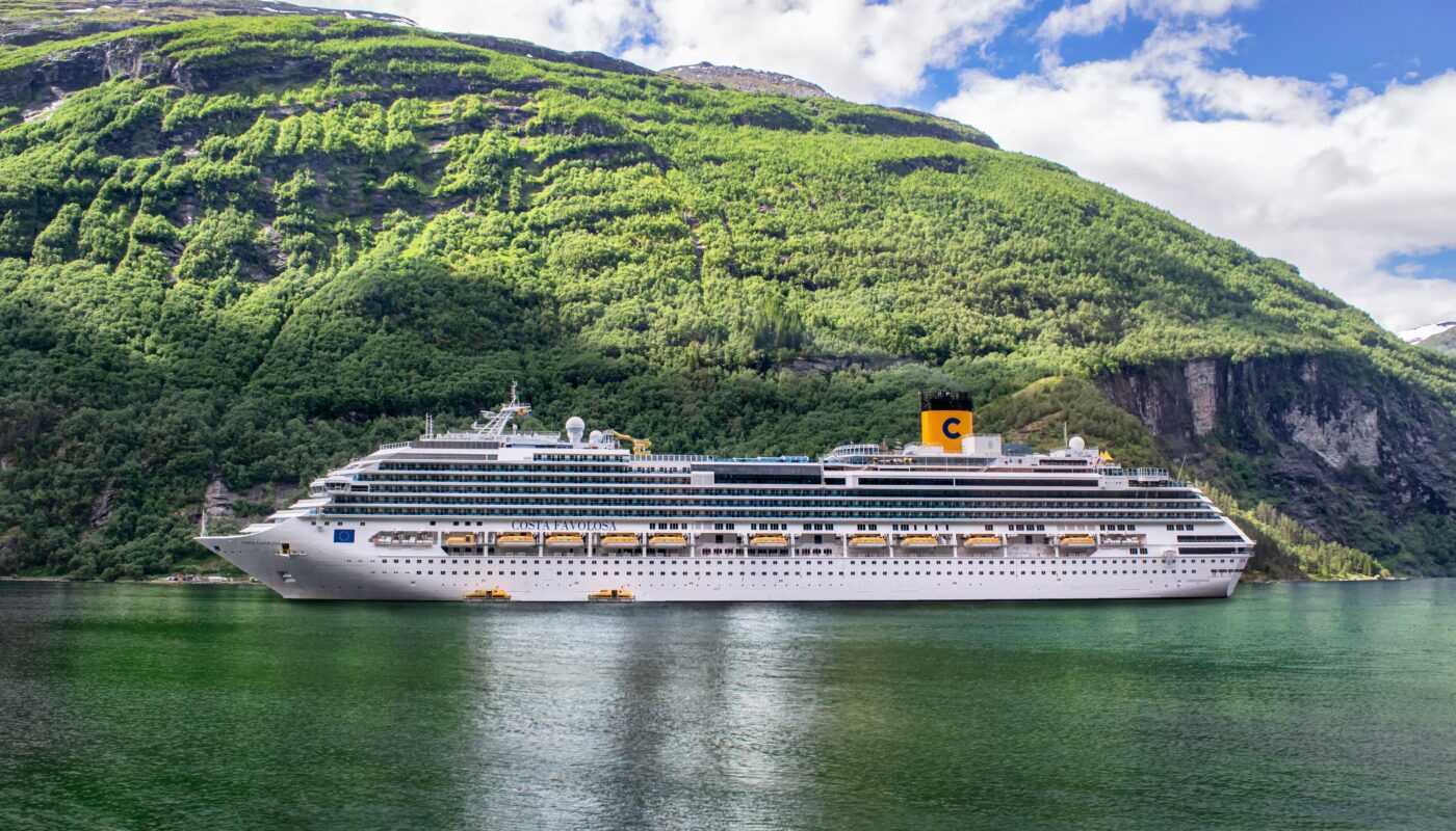 https://www.pexels.com/photo/a-white-cruise-ship-sailing-6415686/