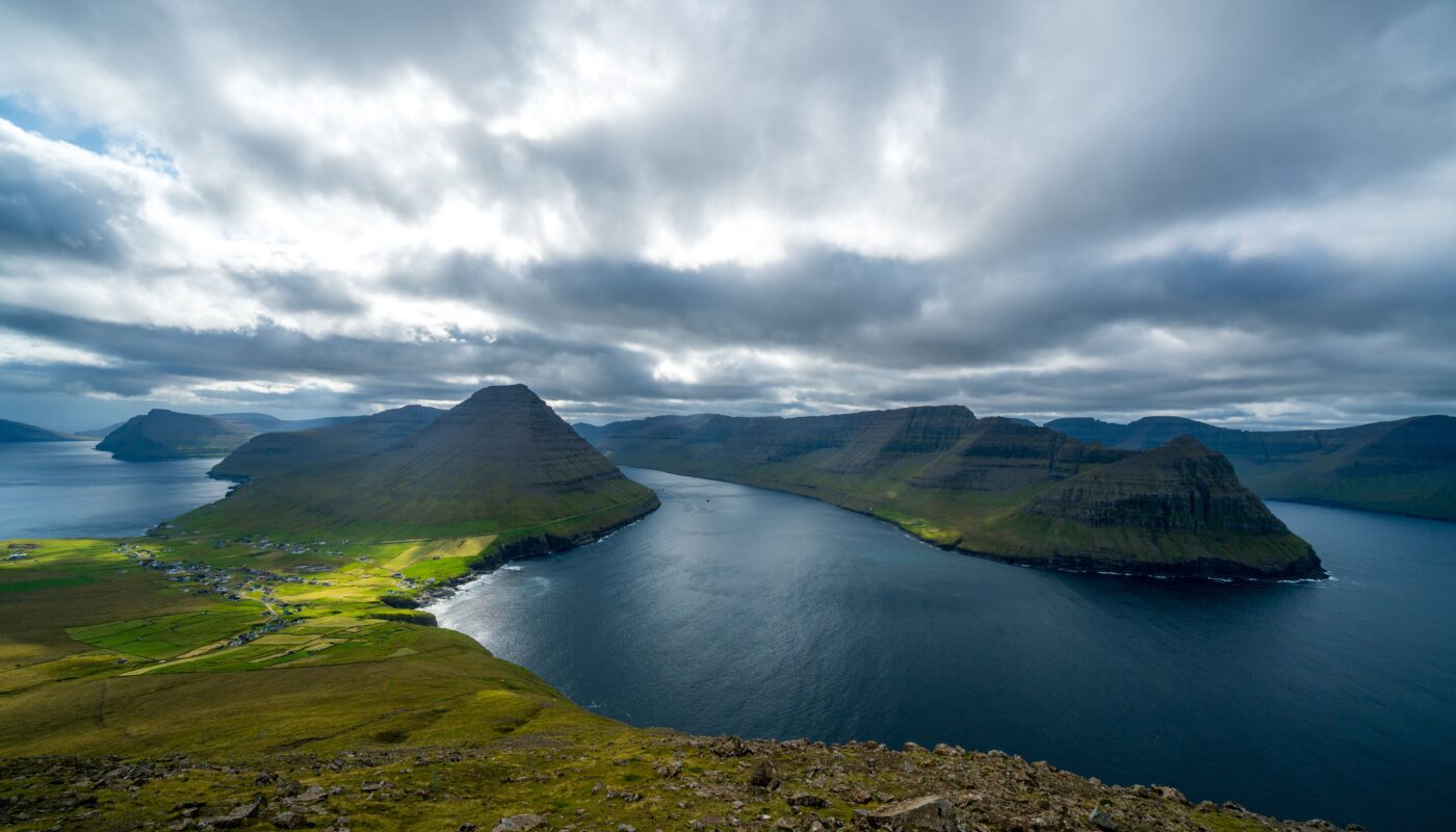 https://www.pexels.com/photo/barren-faroe-islands-16557159/