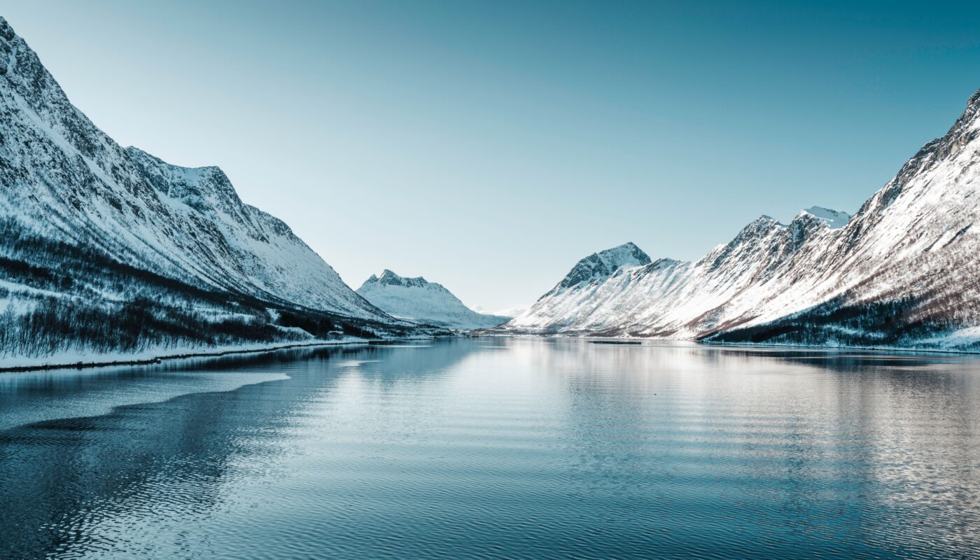 https://www.pexels.com/photo/stunning-arctic-fjord-landscape-in-winter-29607131/