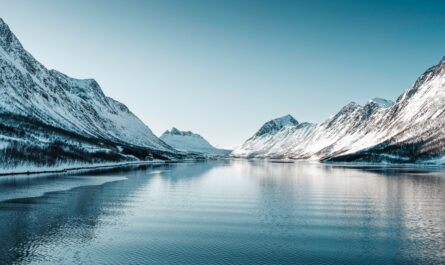 https://www.pexels.com/photo/stunning-arctic-fjord-landscape-in-winter-29607131/